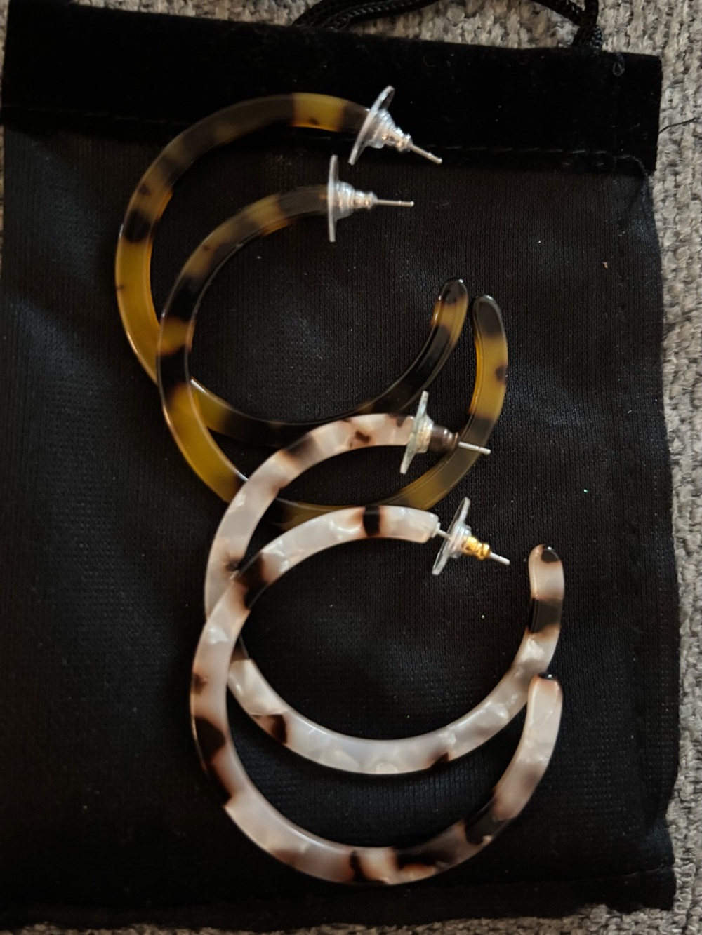 Fashion Jewelry Tortoise Resin Hoop Earrings in Brown and Cream